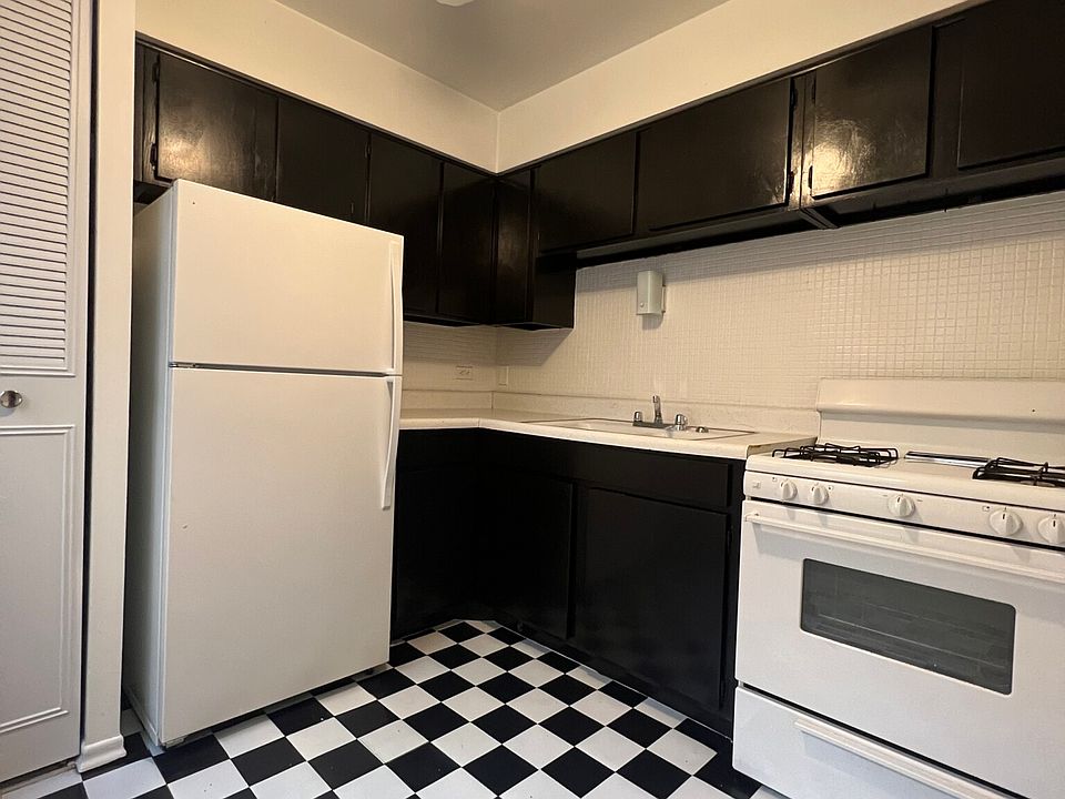 1st image of 736 W Buena Ave APT 401
