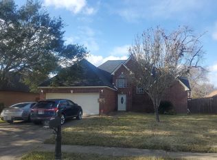 55 Joshua Ct, Lake Jackson, TX 77566