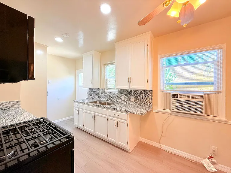 1535 - 1537 South Fairfax Ave. — Photo 12