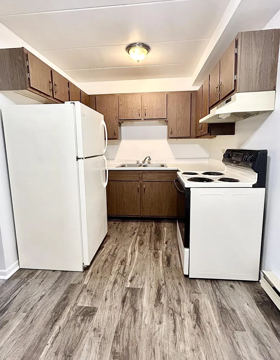 Building Photo - Camelot II Apartments, LLC