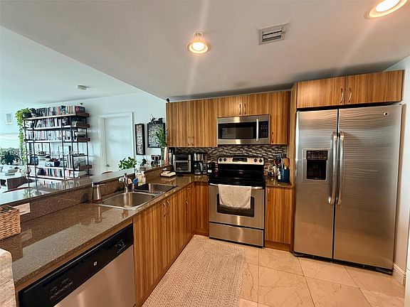 5th image of 6305 Indian Creek Dr APT 6B