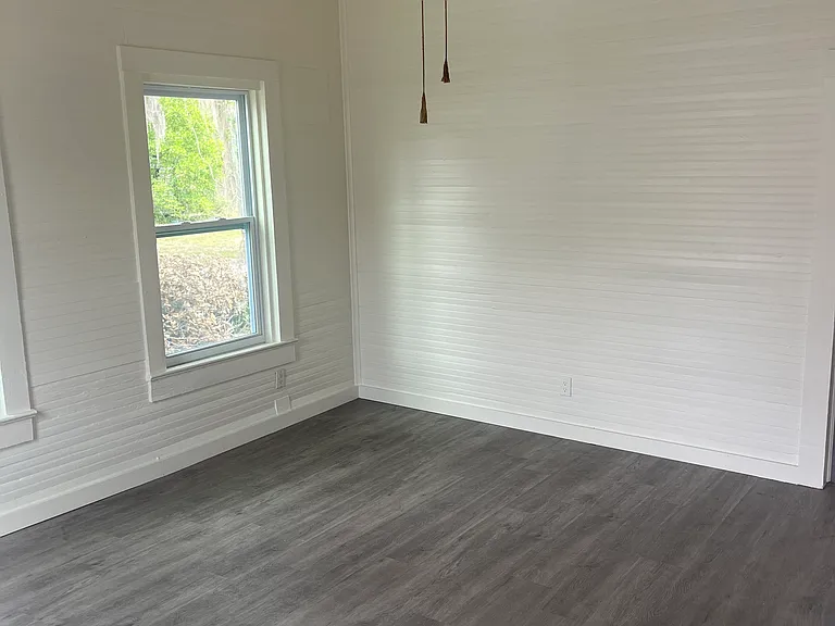 394 SW Saint Johns St #101 — Photo 1