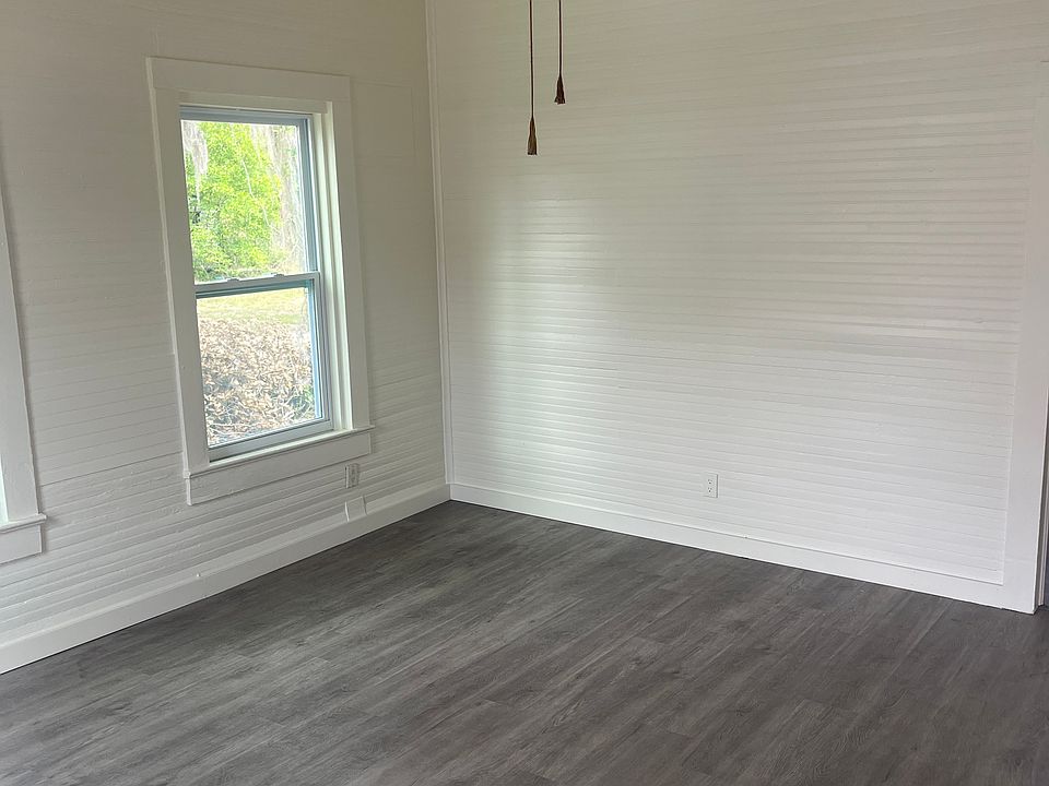1st image of 394 SW Saint Johns St APT 101