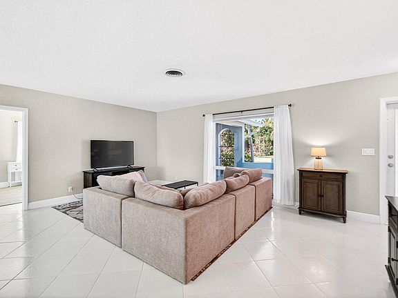 5th image of 1200 SW 12th Terrace