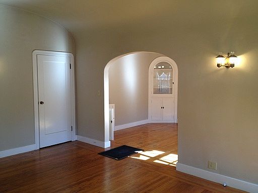 5th image of 454 Montgomery St
