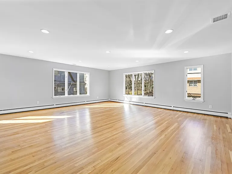 456 Jane St #B — Photo 8