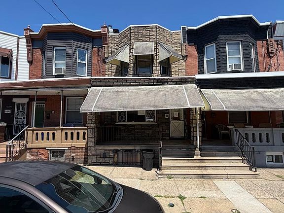 2nd image of 2121 Mifflin St