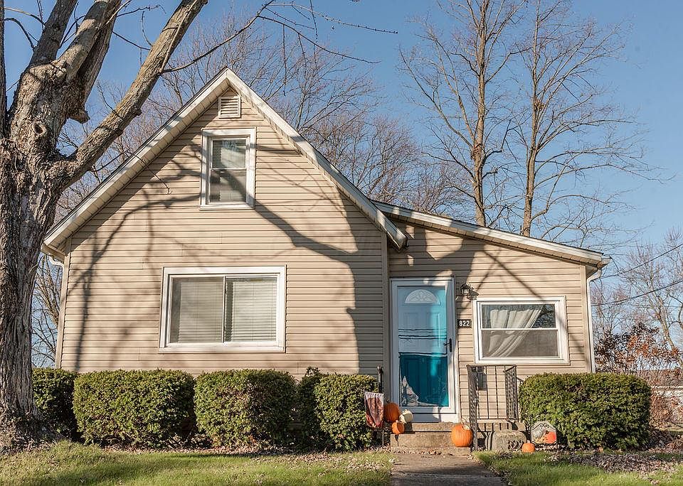 1st image of 822 W 4th St