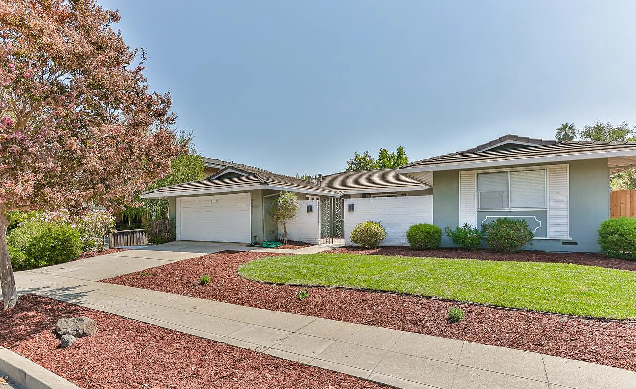 21612 Regnart Rd photo 1