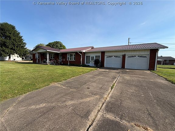 2nd image of 220 Simmons Dr