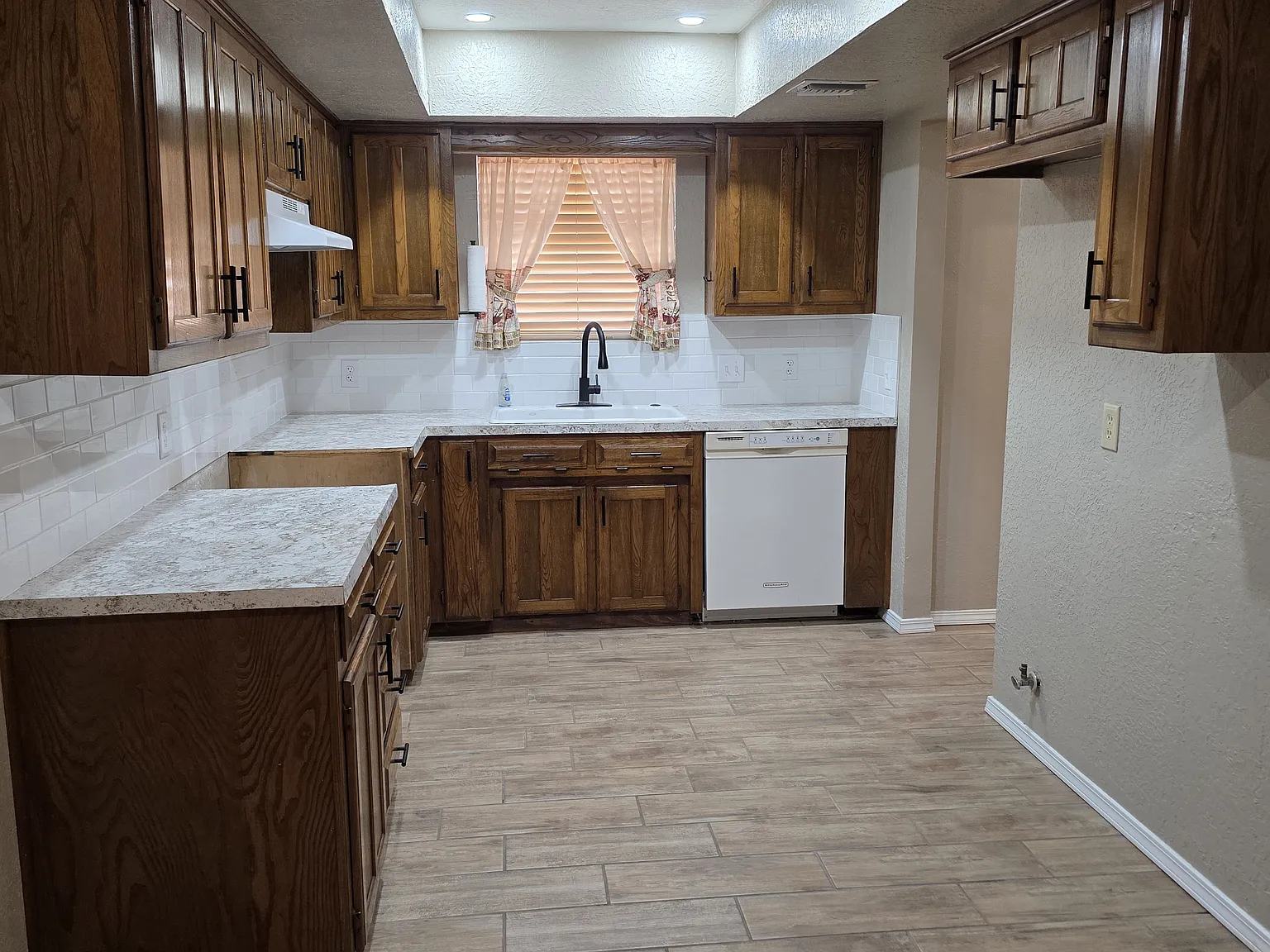 2 bed, 1200 sqft, $900 — Photo 3