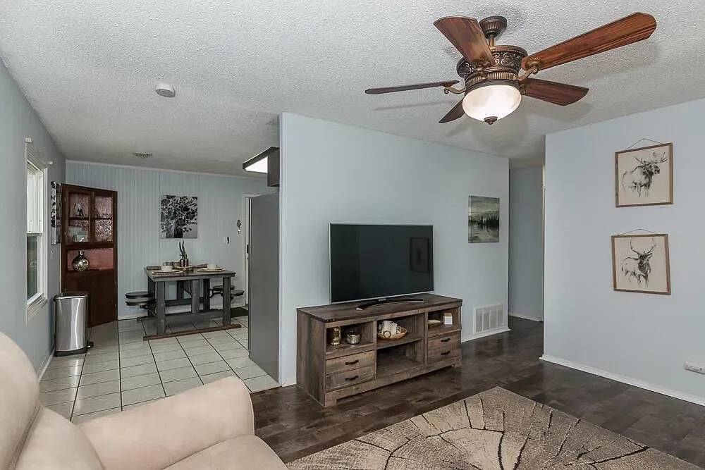 3 bed, 925 sqft, $1,600 — Photo 4