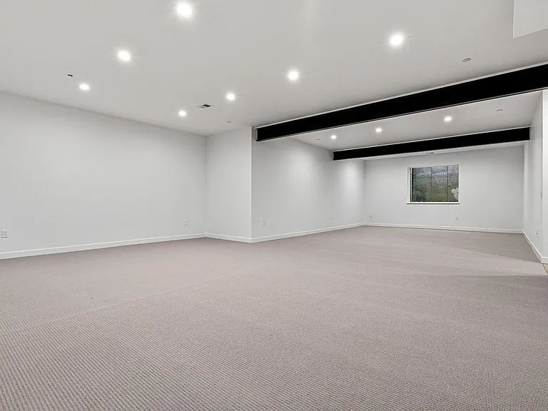 2155 Vine Ave — Photo 23