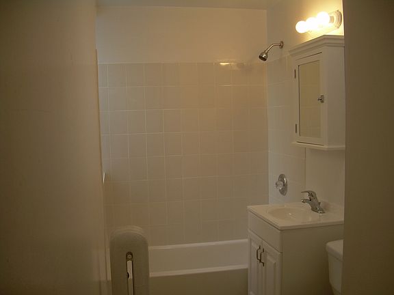 4th image of 4502 N Sawyer Ave #3