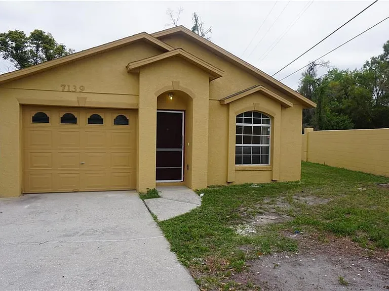 7139 Edgewater Shores Ct — Photo 1