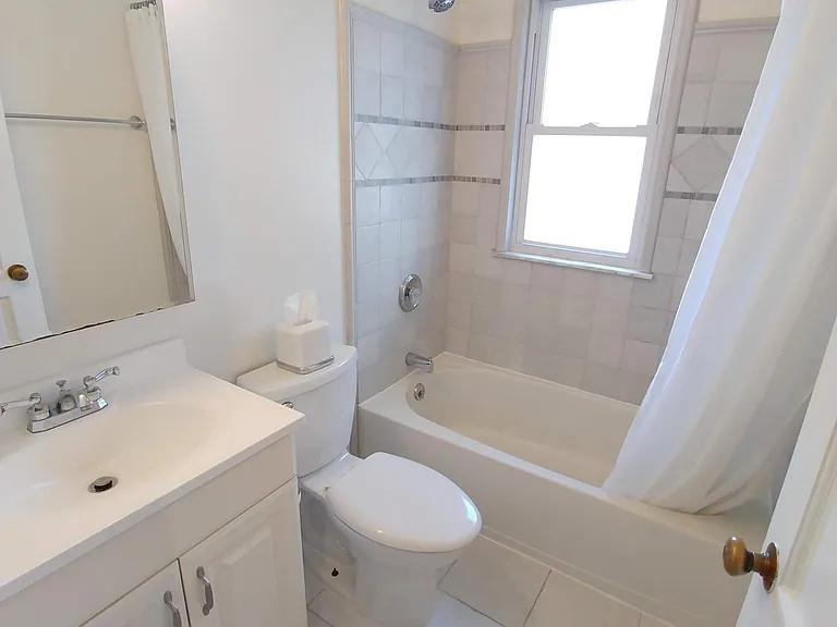 Full bath upstairs