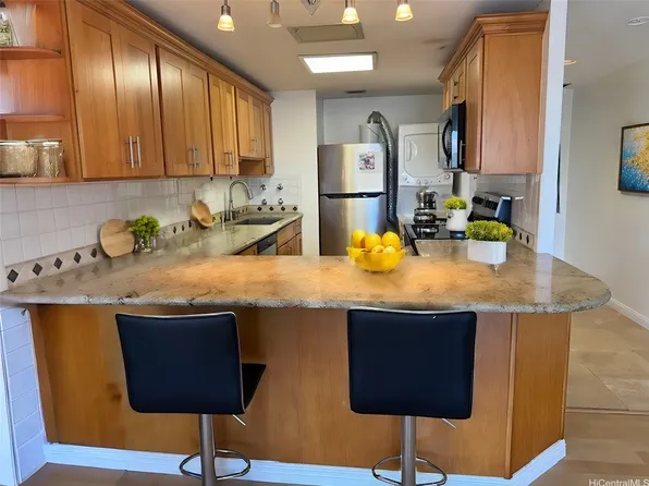 700 Richards St APT 907, Honolulu, HI 96813