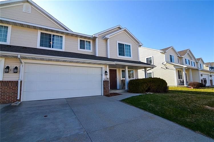 1st image of 792 SE White Oak Ln