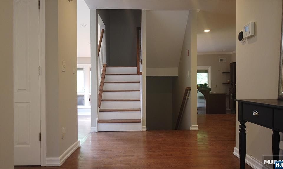 1st image of 220 Butternut Dr