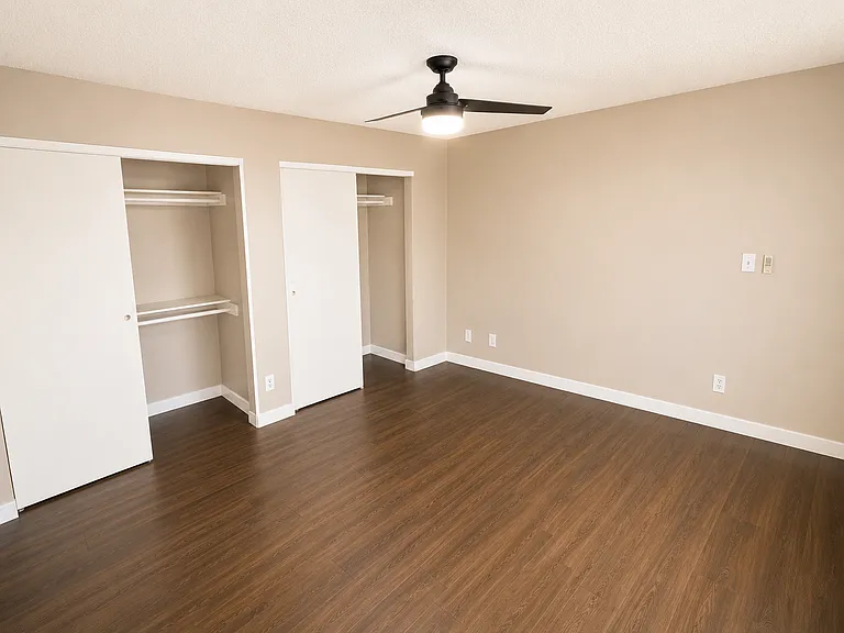 1825 E Fremont Dr — Photo 13