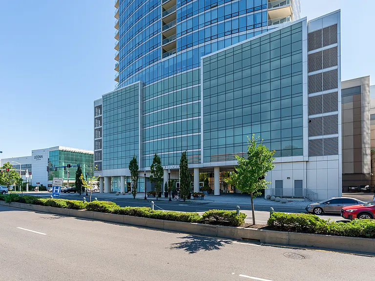 1 Broad St #27E — Photo 1