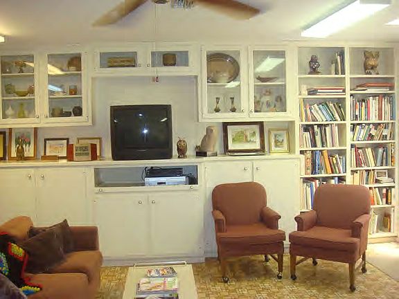 4th image of 714 S Ashby Dr
