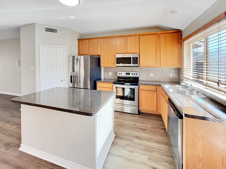 1612 Bluebird Dr — Photo 4