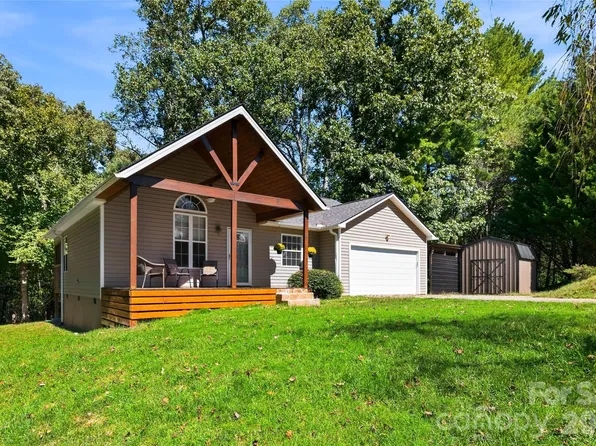 8 Maltese Ln, Weaverville, NC 28787