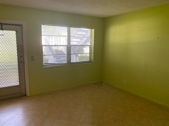 3rd image of 95 Cambridge E #95