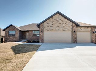 854 E Country Ridge St, Nixa, MO 65714
