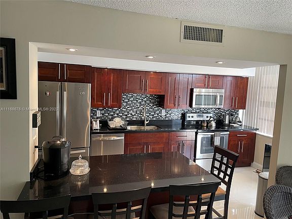 5th image of 18021 Biscayne Blvd APT 701