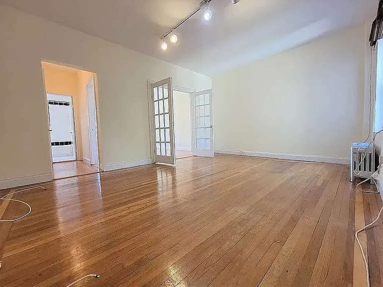 137 E 29th St #4U — Photo 3
