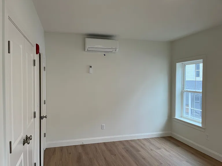 386 Saint John St — Photo 15