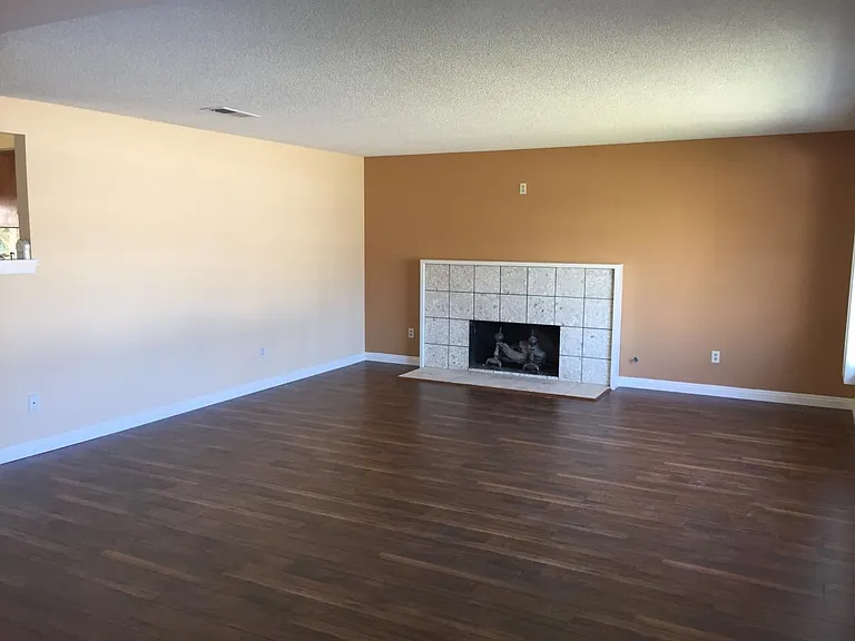 Crystal Ave — Photo 7