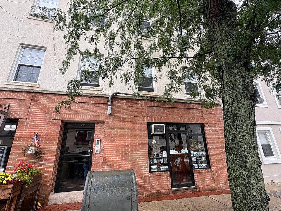 141 Main St #2S