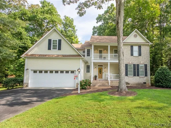 69 Riverboat Ln E, Hartfield, VA 23071