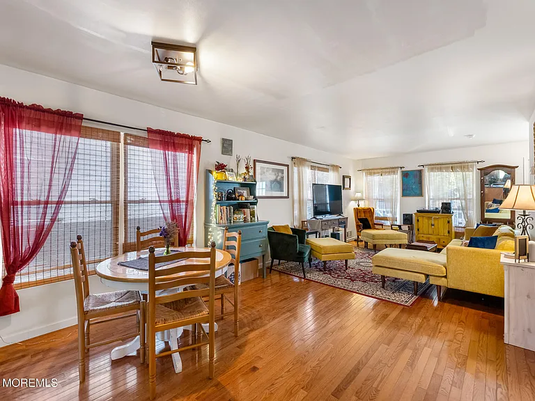 105 Wayside Dr — Photo 17