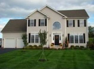 346 Scarborough Ln, Middletown, CT 06457