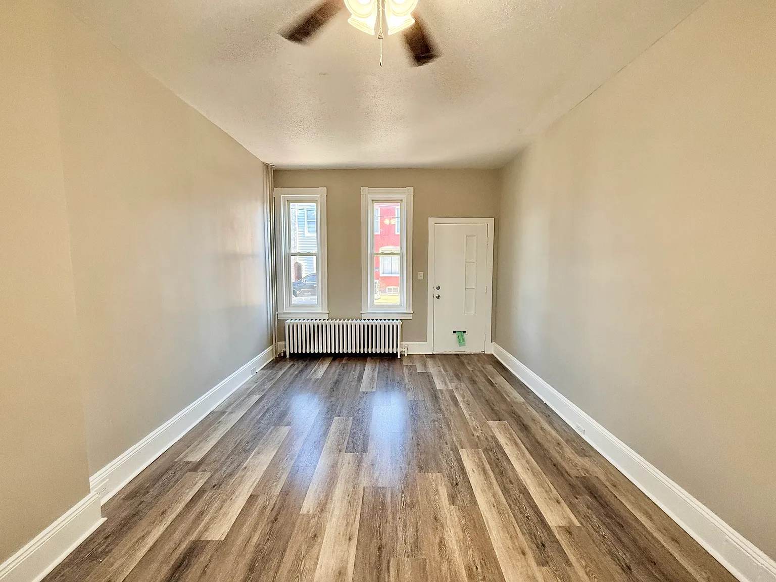 3 bed, 1.5 bath, 1122 sqft, $1,700 — Photo 3