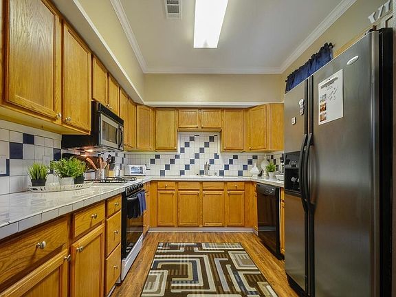 3rd image of 607 W 35th St