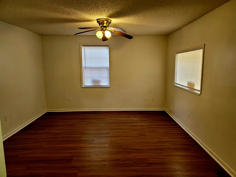 807 Laurel Rd — Photo 6