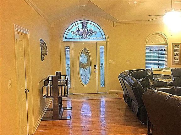 5th image of 133 Brook Orchard Blvd