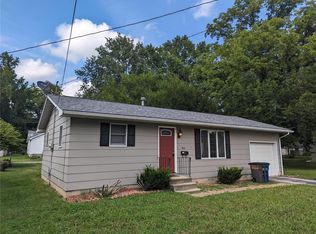 903 E Main St, Greenville, IL