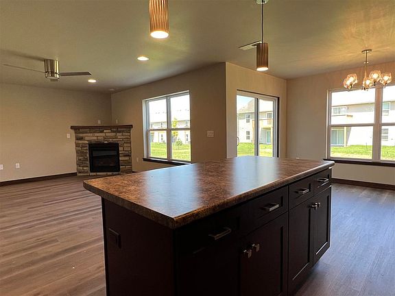 5th image of 520 Elizabeth Ln