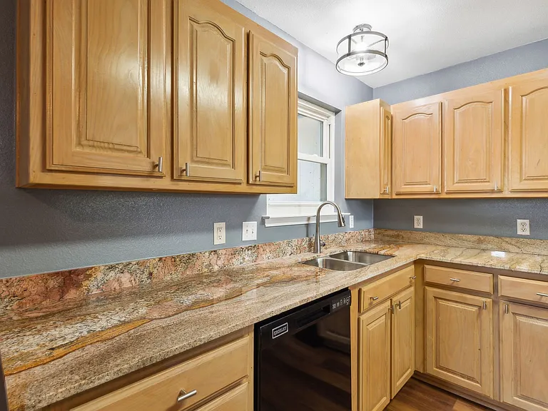 1502 Sharron Ct — Photo 33