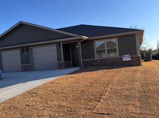 1103 Center Court Cir, Grove, OK 74344