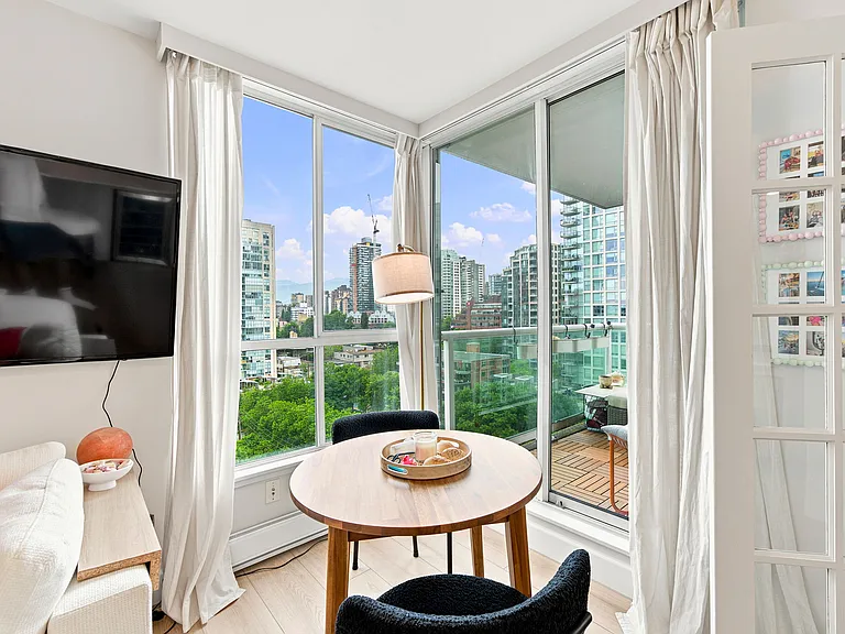 1500 Howe St #1502 — Photo 8