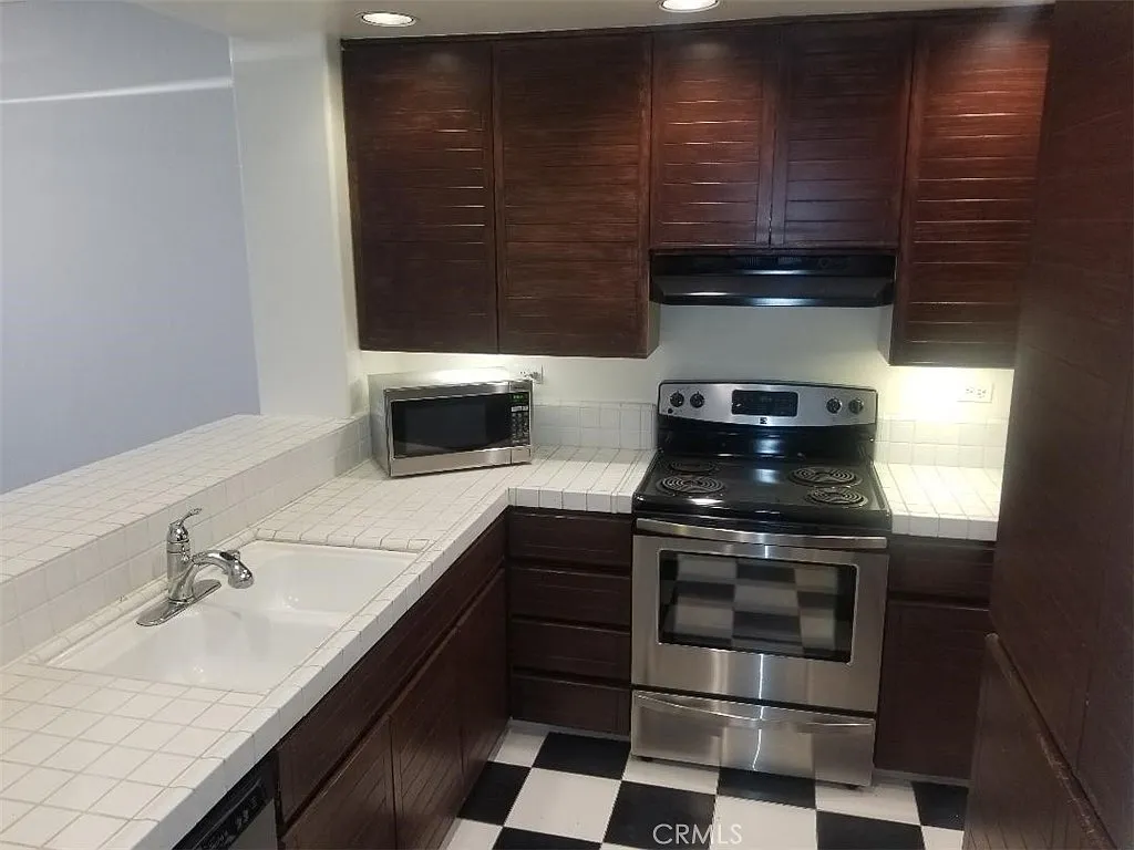 1 bed, 952 sqft, $2,895 — Photo 4