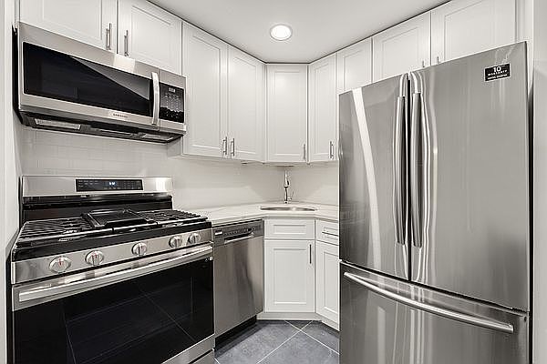 1st image of 250 W 74th St APT 4