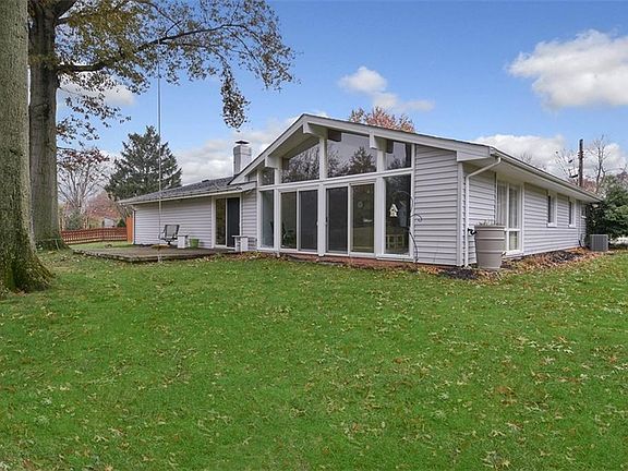 5th image of 30111 Meadowlane Dr